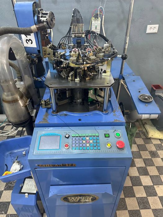 Yigitlar kamerada jinsiy aloqa va kino pikaplarini olishga harakat qilishadi