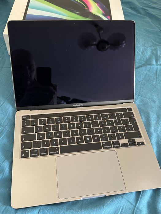 MacBook Pro 13” M1 Space Gray – 8GB RAM / 512GB SSD – Stare excelentă