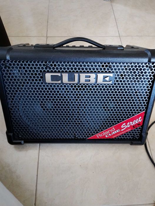 Продавам **Roland CUBE Street EX**,