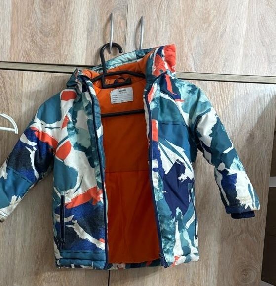 Зимние куртки для мальчика и девочку