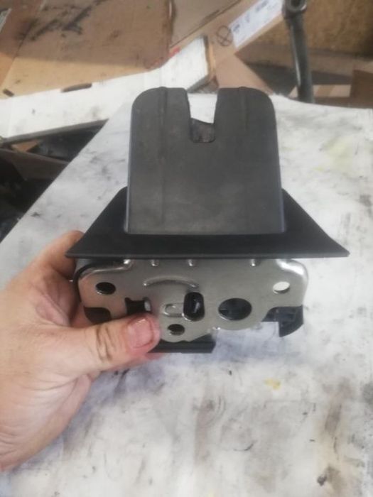 broasca incuietoare portbagaj haion spate audi a4 b8 break