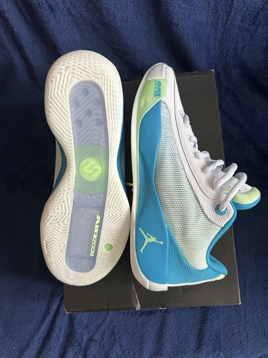 Jordan Luka2 . Noi , nepurtati , cutie originala.