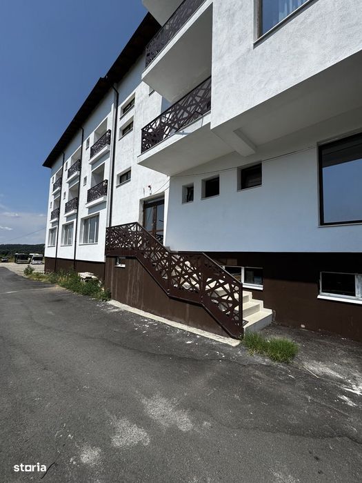 Spatiu Comecial Mioveni, 100 mp + terasa de 100 mp, amenajat, bloc nou