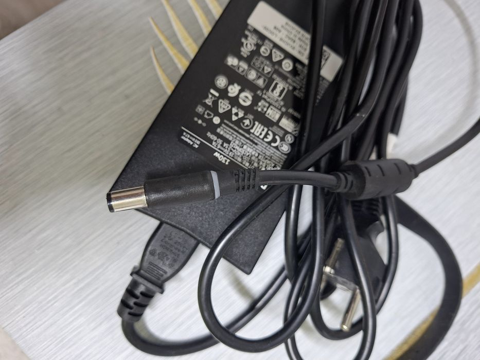 Alimentatoare laptopuri