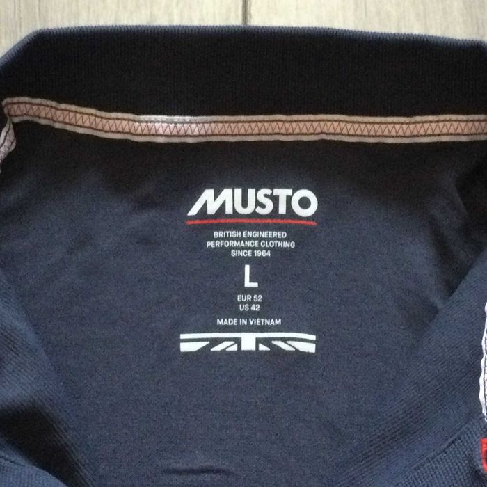 НОВА оригинална синя тениска с яка MUSTO размер L / 52 от Германия