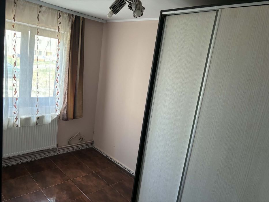 Apartament 3 camere de vanzare