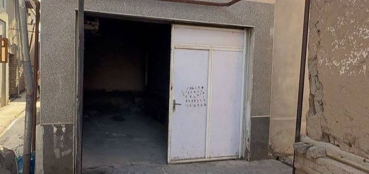 Ховли сотилади регистонда