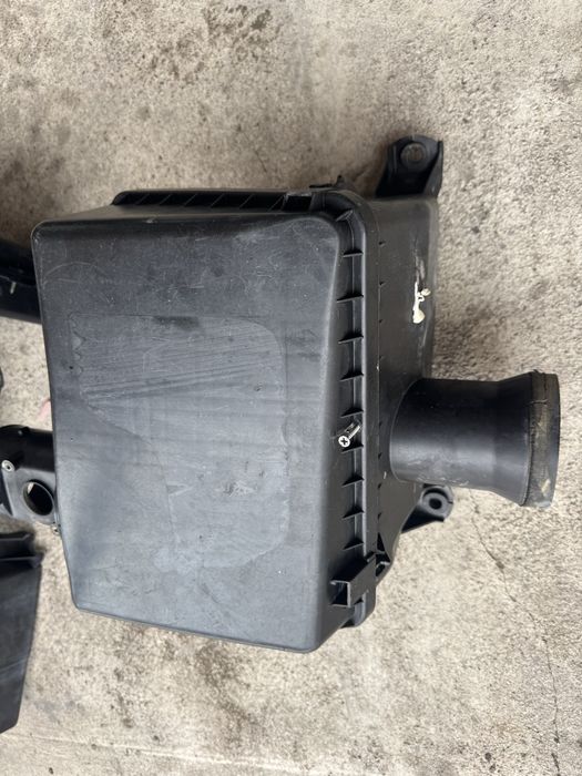 Корпус воздушный фильтр оригинал Lexus LX470