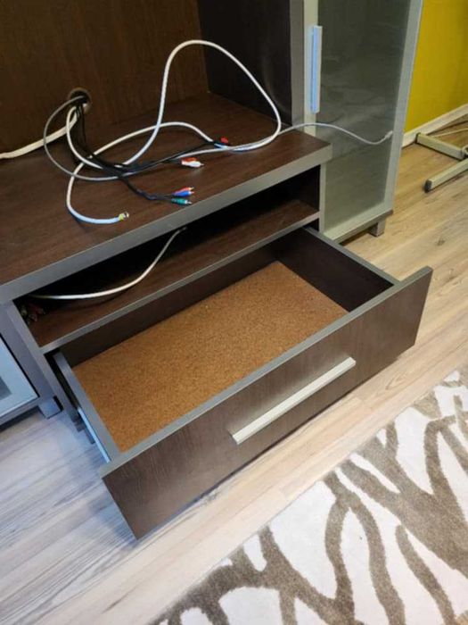 Модулна холна секция и витрина (венге и сребристо) – Отлично състояние