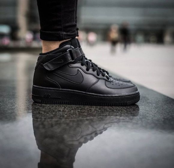 Nike сникърси Nike Air Force 1 Mid'07
Сникърси Air Force 1 Mid '07