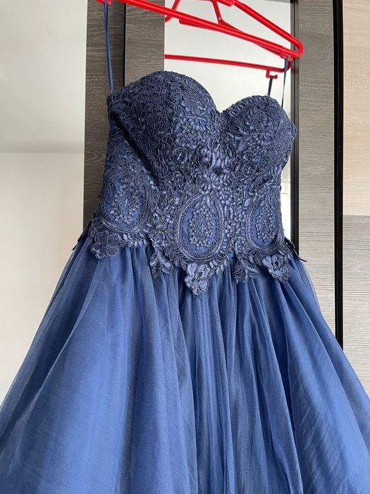 Vând rochie elegantă