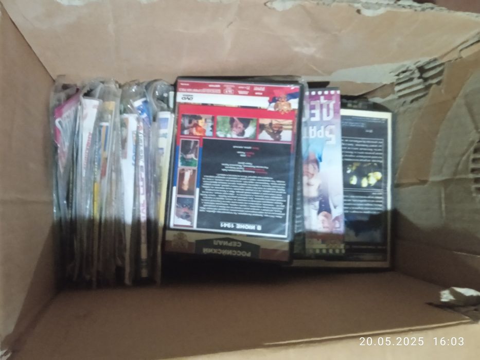 300taga yaqin  boevik serial kino disklar sotiladi