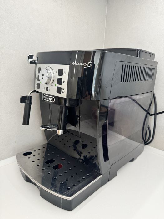 Кофемашина Delonghi magnifica s