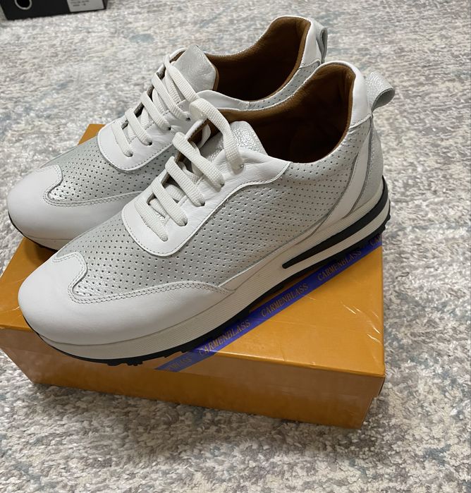 Женские кроссовки