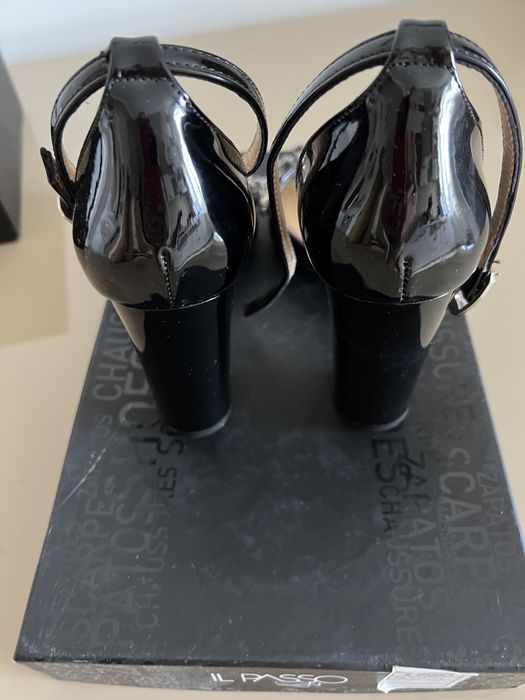 Vand sandale negre noi Il Passo