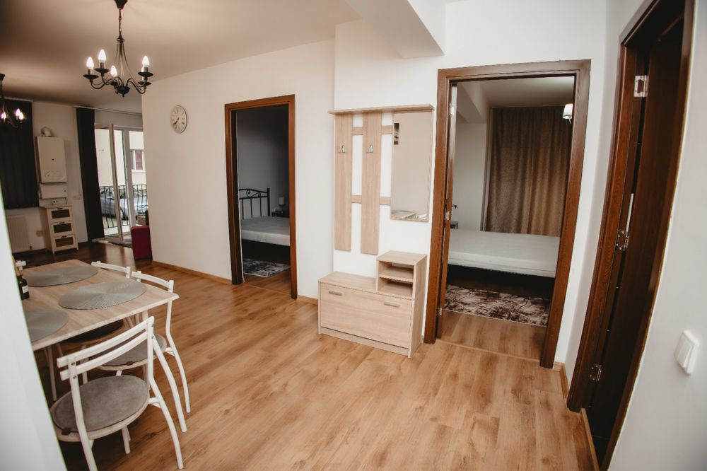 Închiriez apartament 3 camere !