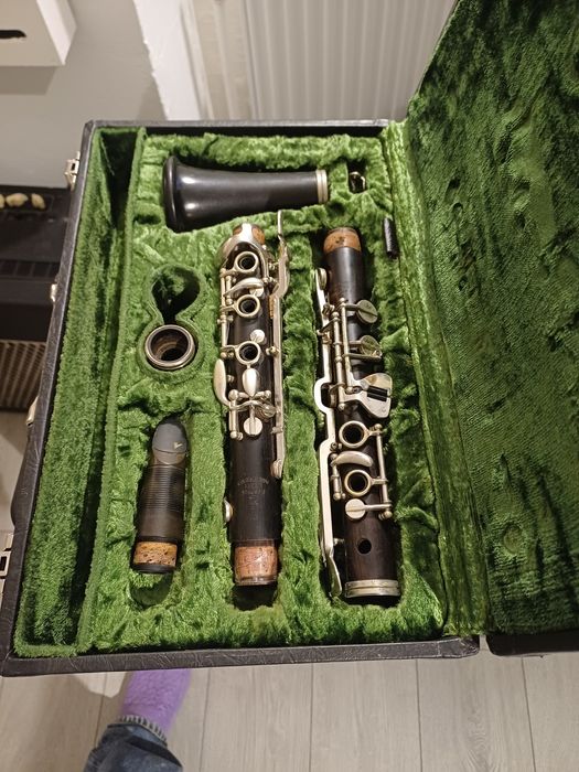 Vand clarinete intregi si  incomplete