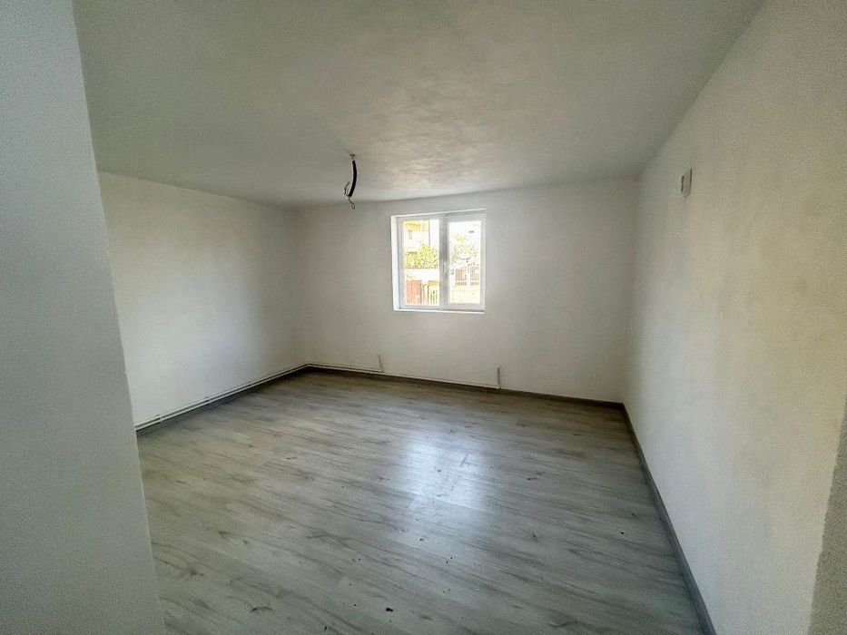 Casă de vanzare !