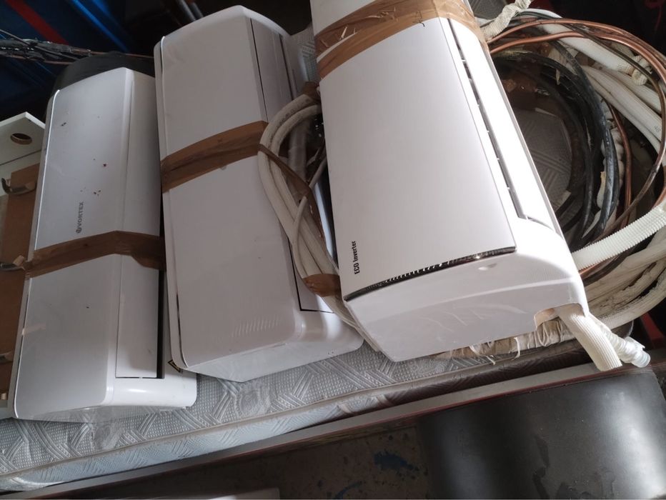 Vând aere condiționate