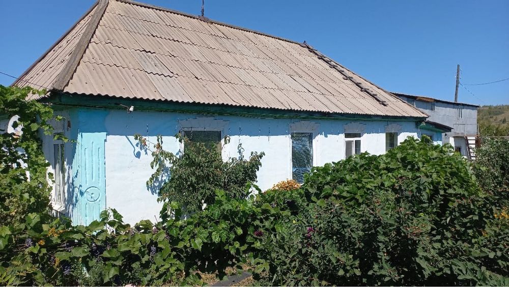 Продам дом в поселке Горняцком