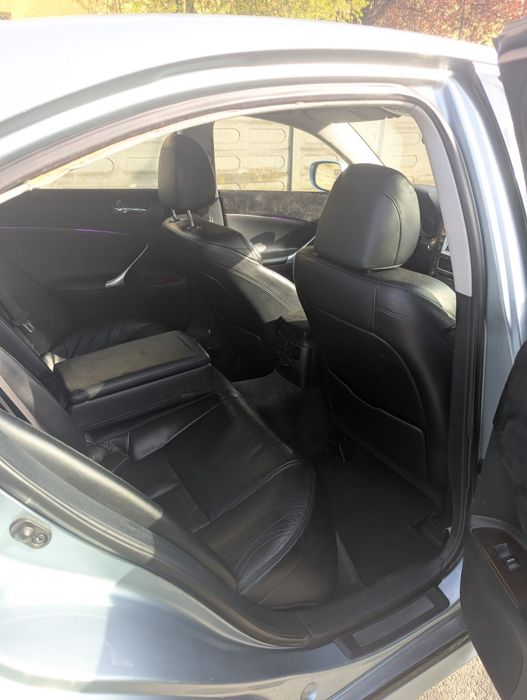Vând Lexus  IS 220