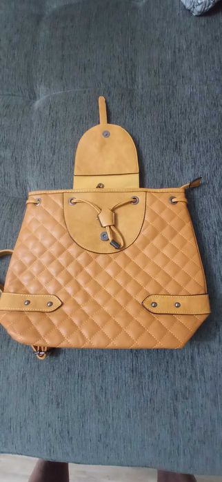 Дамска чанта-раничка