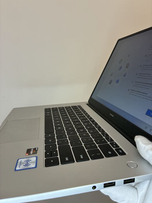 Лаптоп Huawei MateBook D15