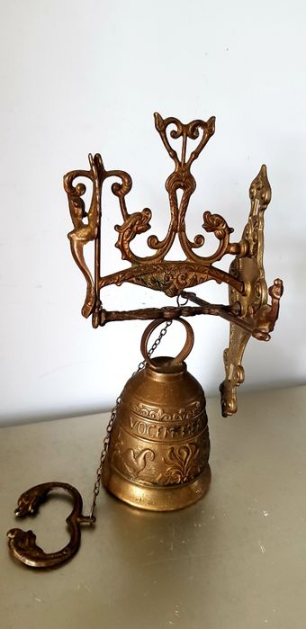 Clopot vechi din bronz