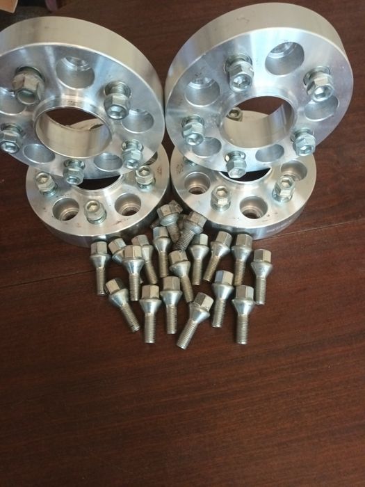 Фланец за мерцедес 190 и 124  и фланци 5 112 30 мм