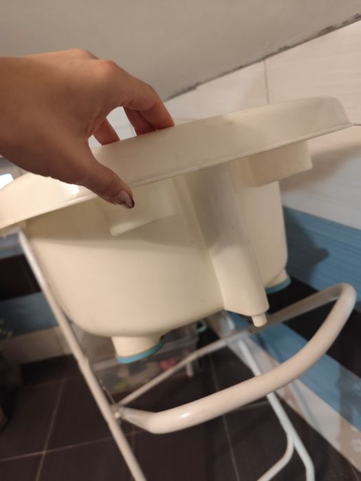 Бебешка ваничка с основа и термометър