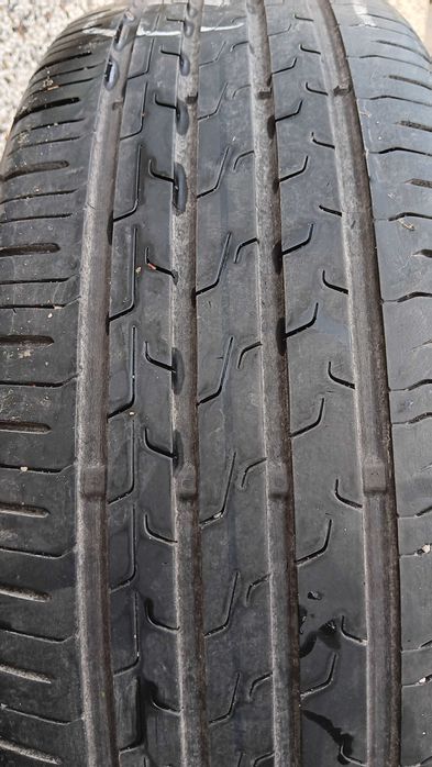 Летни гуми 215 65 16 2 бр. Continental и 2 бр. Semperit