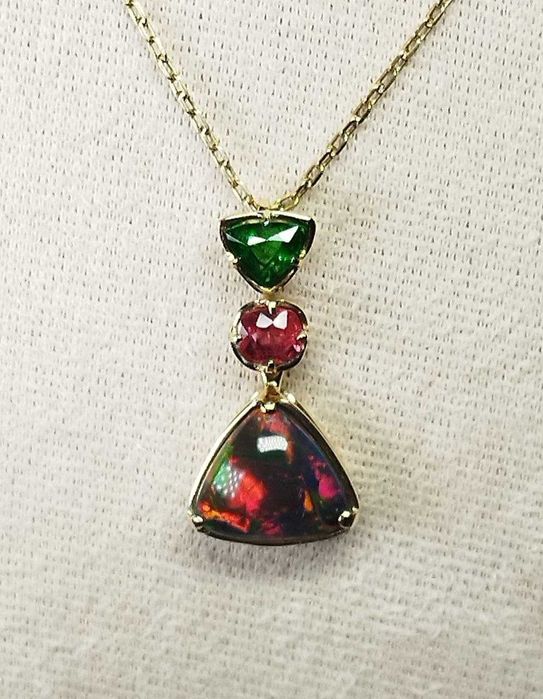 Black Opal Pendant – реверсивен медальон с невероятен черен опал!