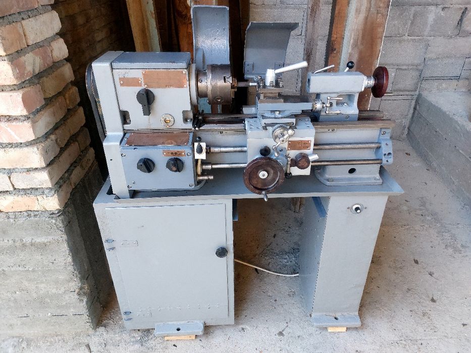 Токарный станок тв4
