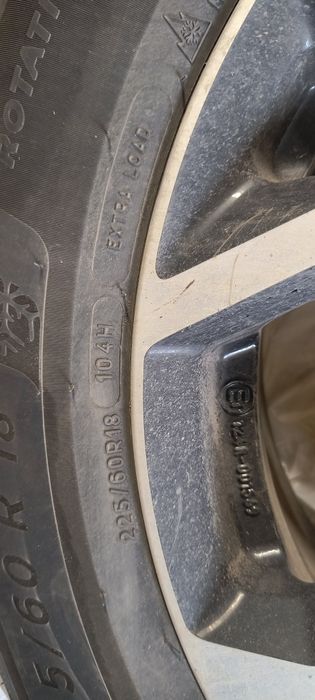 Комплект зимни гуми с джанти 225/60/18