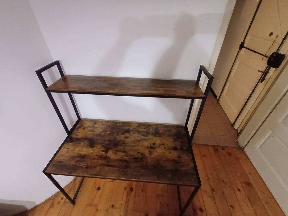 Продавам бюро чисто ново