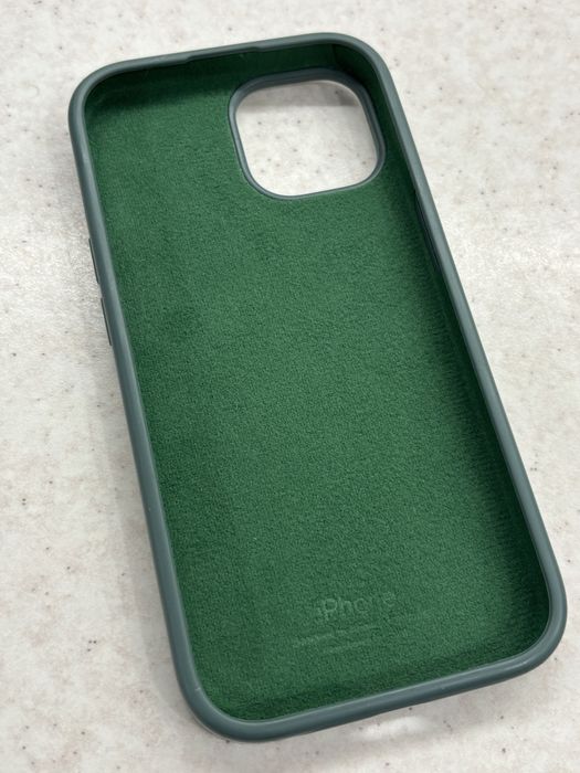 Husă iPhone 15 – verde, aspect de piele – puțin utilizată