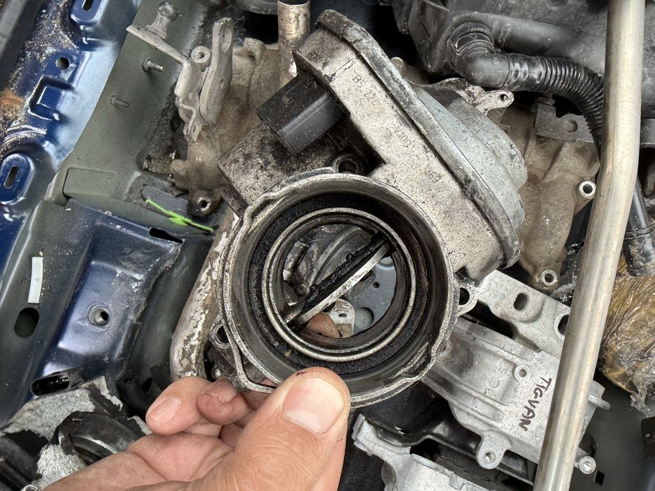 Дроселова клапа дросел Vw touran golf passat caddy 2.0tdi 1.9tdi