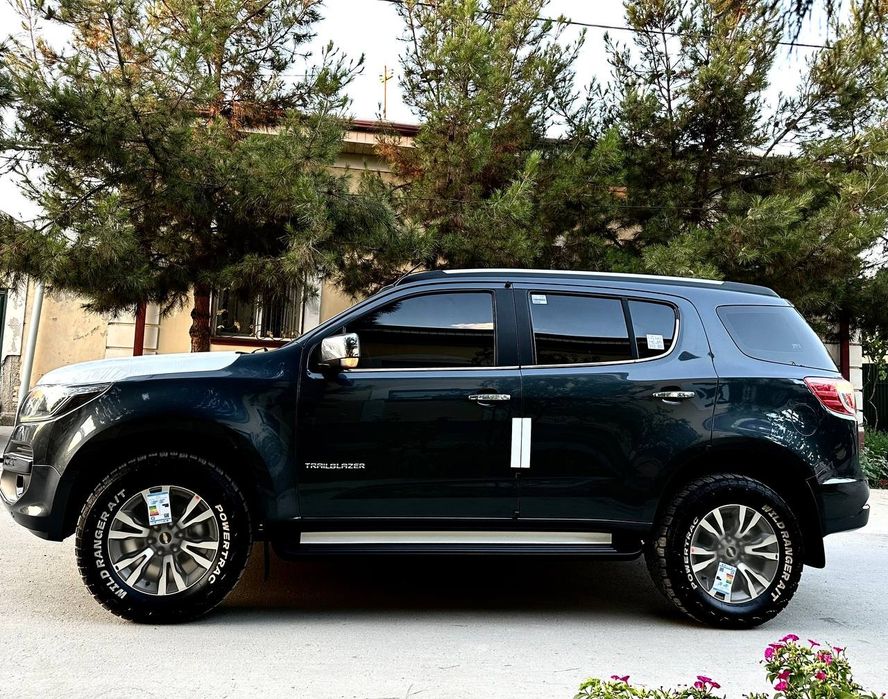 Trailblazer benzinda full variant