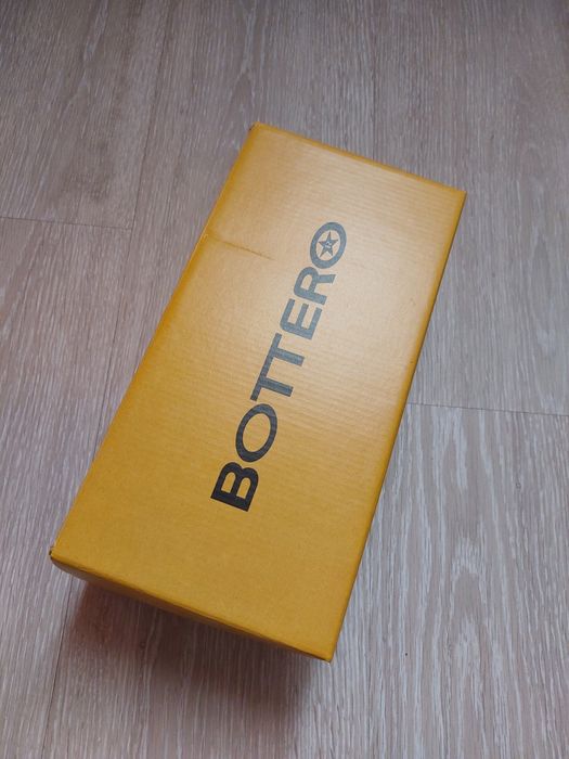 Летние белые балетки .