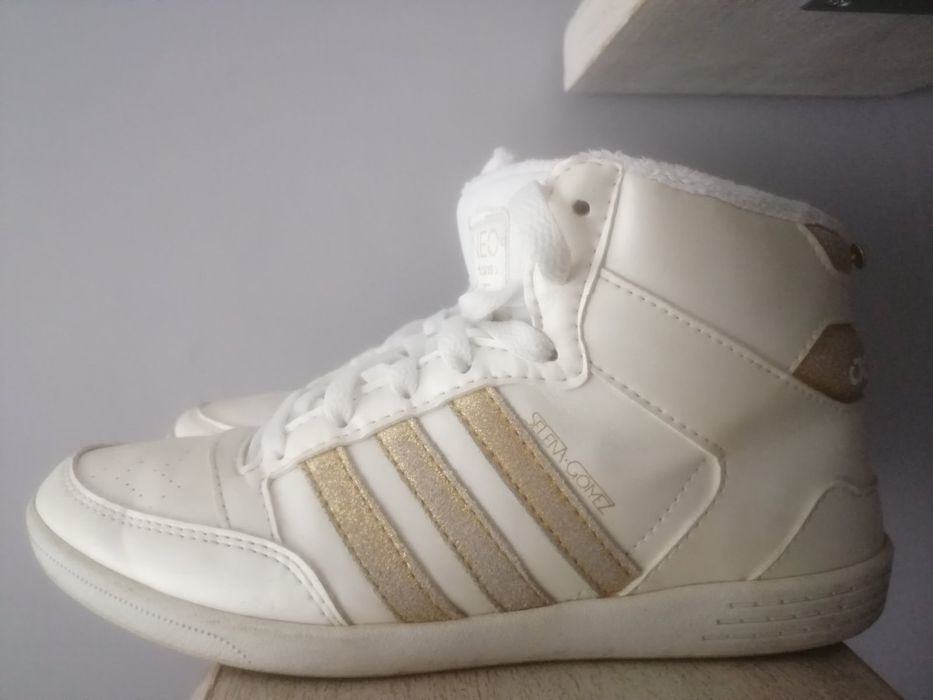 Топли обувки Adidas с много мека подплата