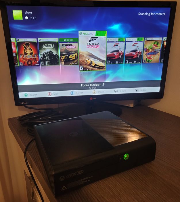 Xbox 360e modat software 500GB