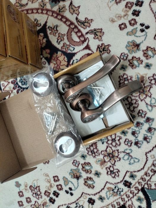 Продается Дверные ручки