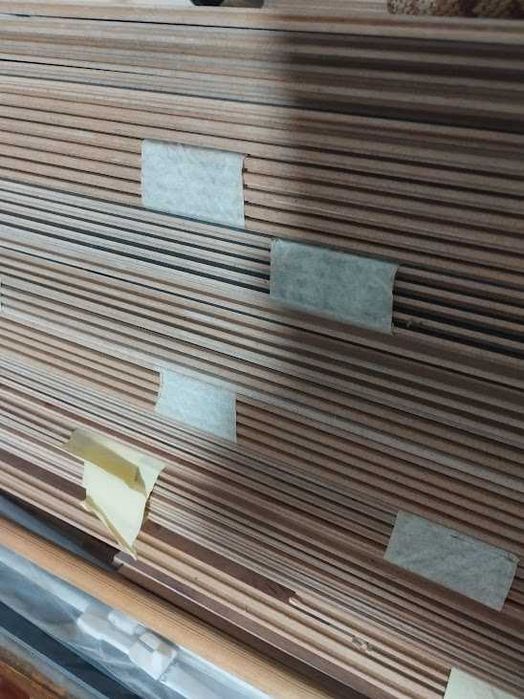 ламинат дървесна шарка в добро състояние около 30 м2