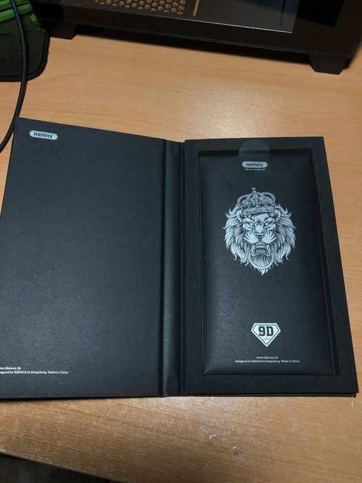 Защитное стекло на Iphone 8