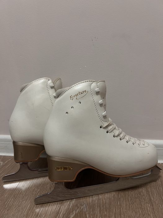 Проффесиональные фигурные коньки Edea Overture