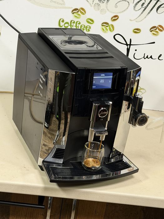 Кафемашина кафе автомат JURA E8 с гаранция