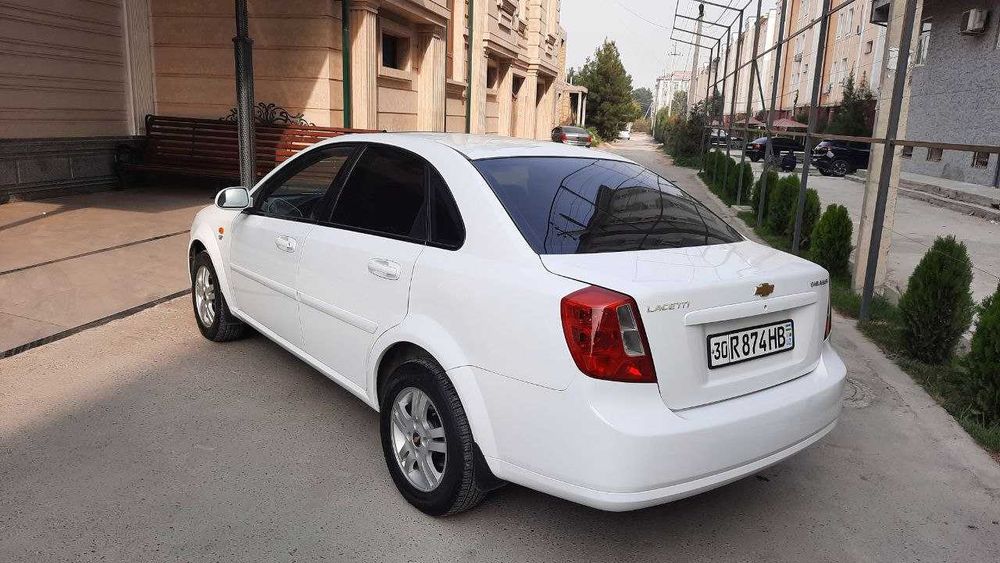 Lacetti 2013, 1,6 мотор, 3 позиция. Срочно продаю!!!