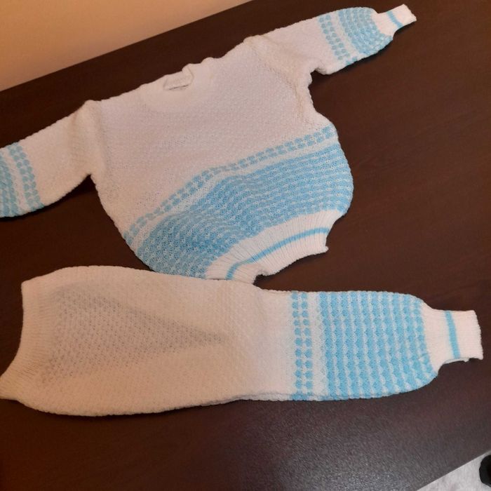 Космонавт и други топли дрешки за бебета