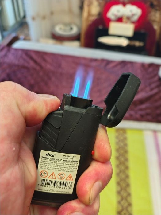 Запалка изцяло метална.