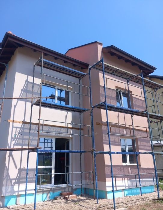 Топлоизолация от алпинисти скеле ремонт на фуги и фасади алпинист